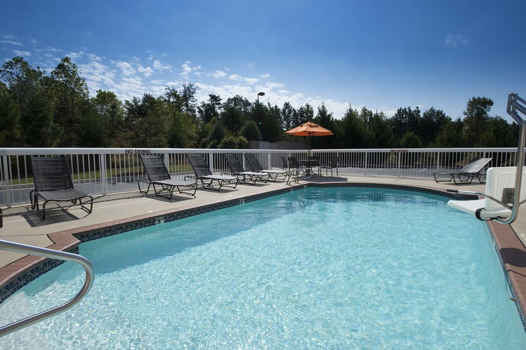 Hampton Inn Cornelia Extérieur photo